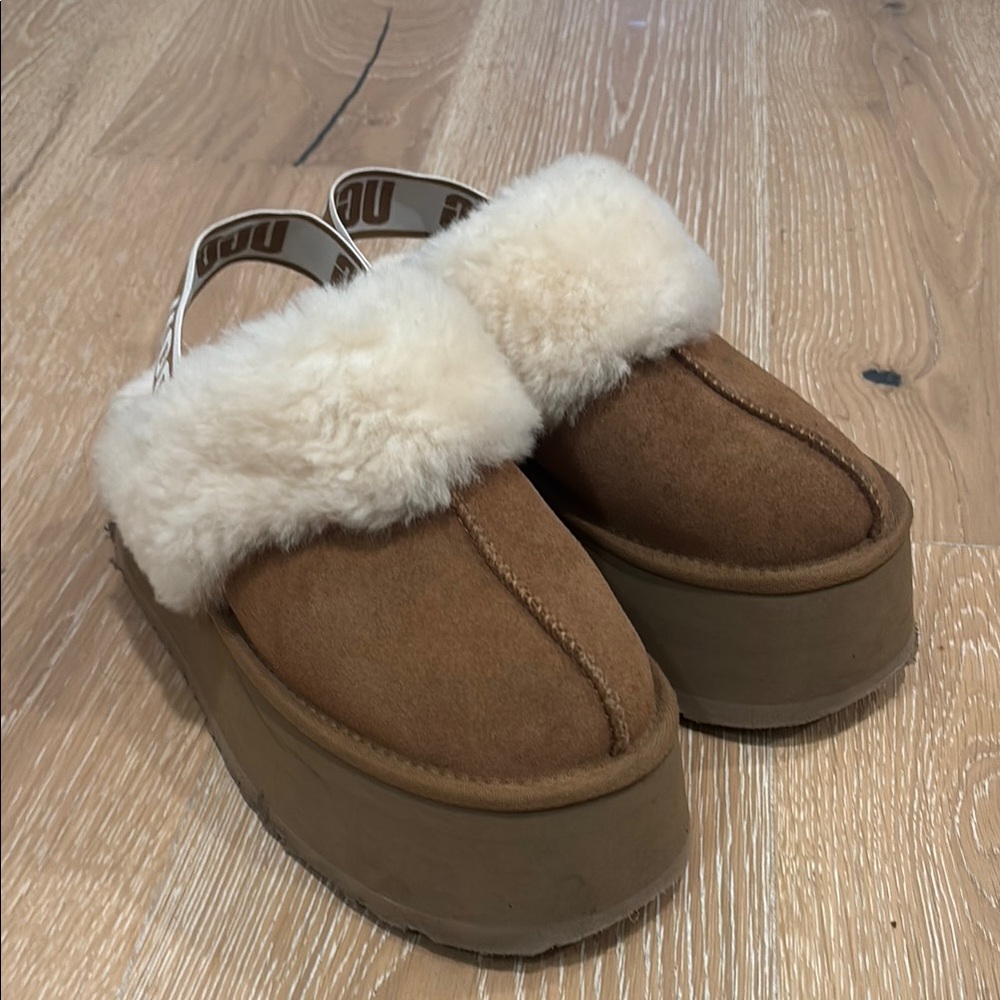 Women's Shearling-Lined Platform Clogs